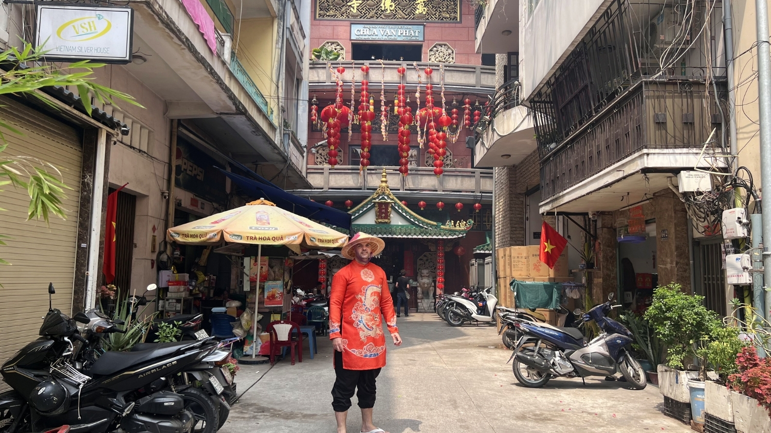 Van Phat Pagoda District 5 featured image