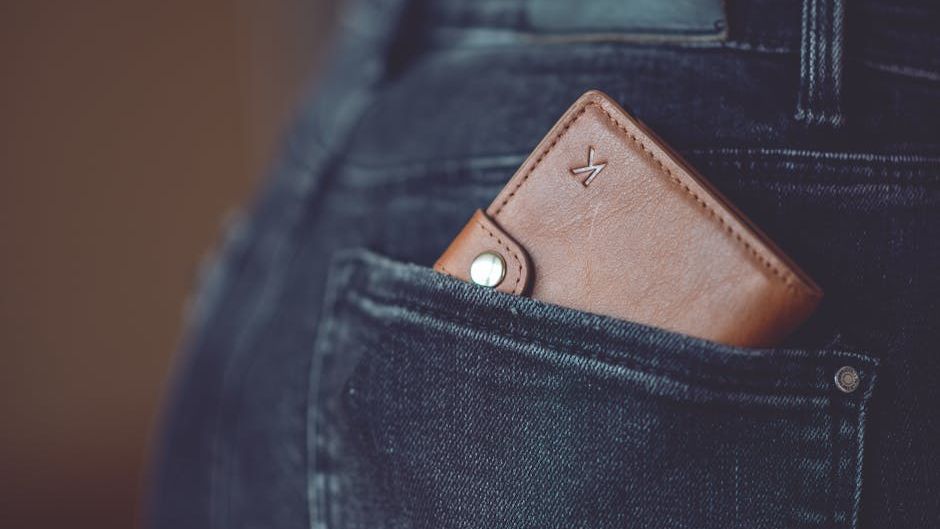 8 Items You Must Remove From Your Wallet Before Traveling Abroad