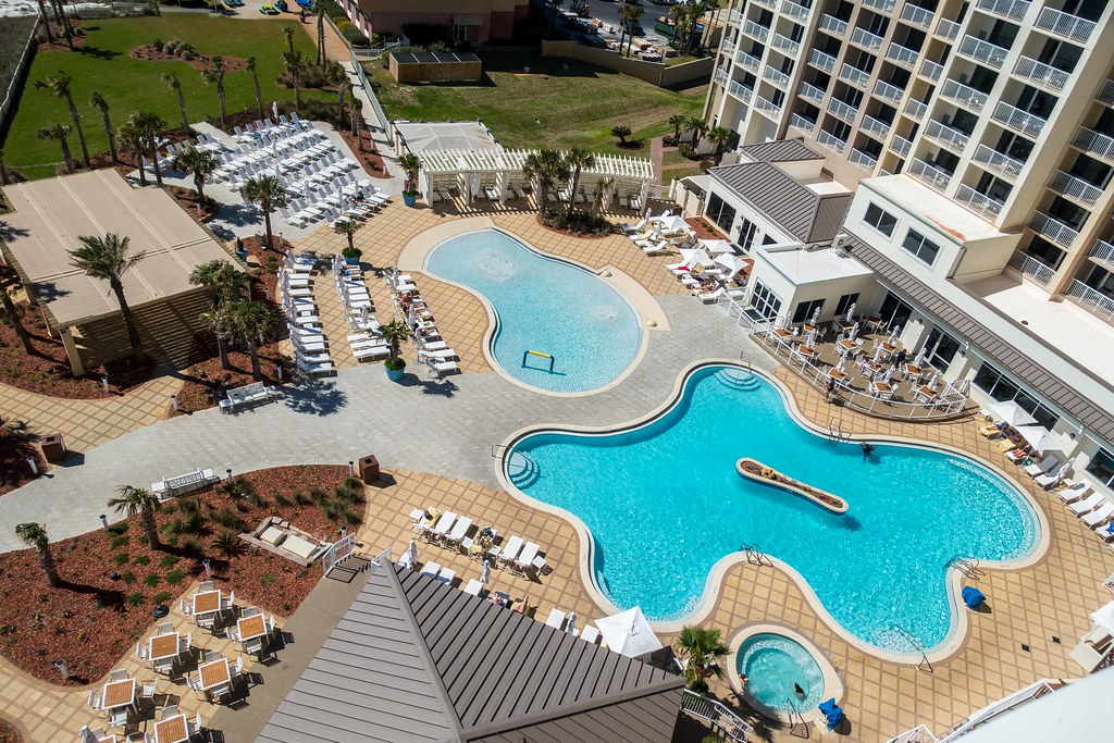 How to use the up to $400 Hilton Aspire resort credit each year