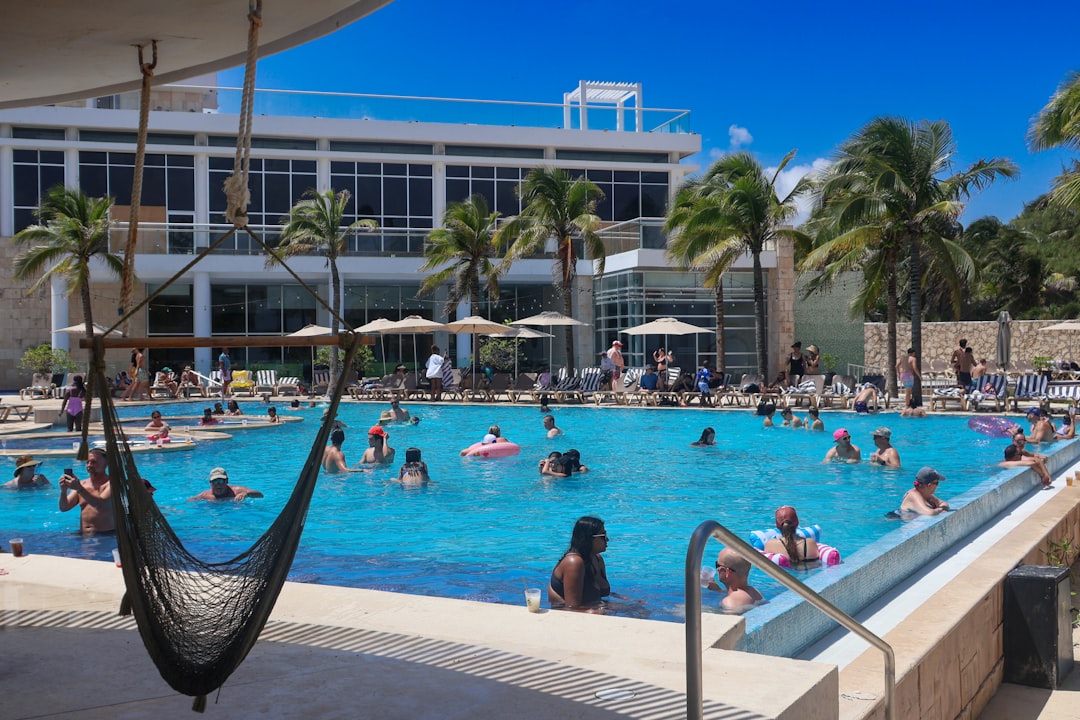 Blendin Bloemendaal: boutique hotel aan zee met infinity pool