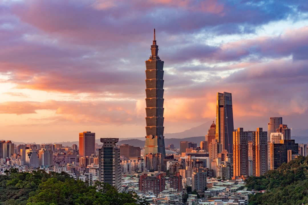 Top 10 USUAL MISTAKES Tourists Make in TAIWAN