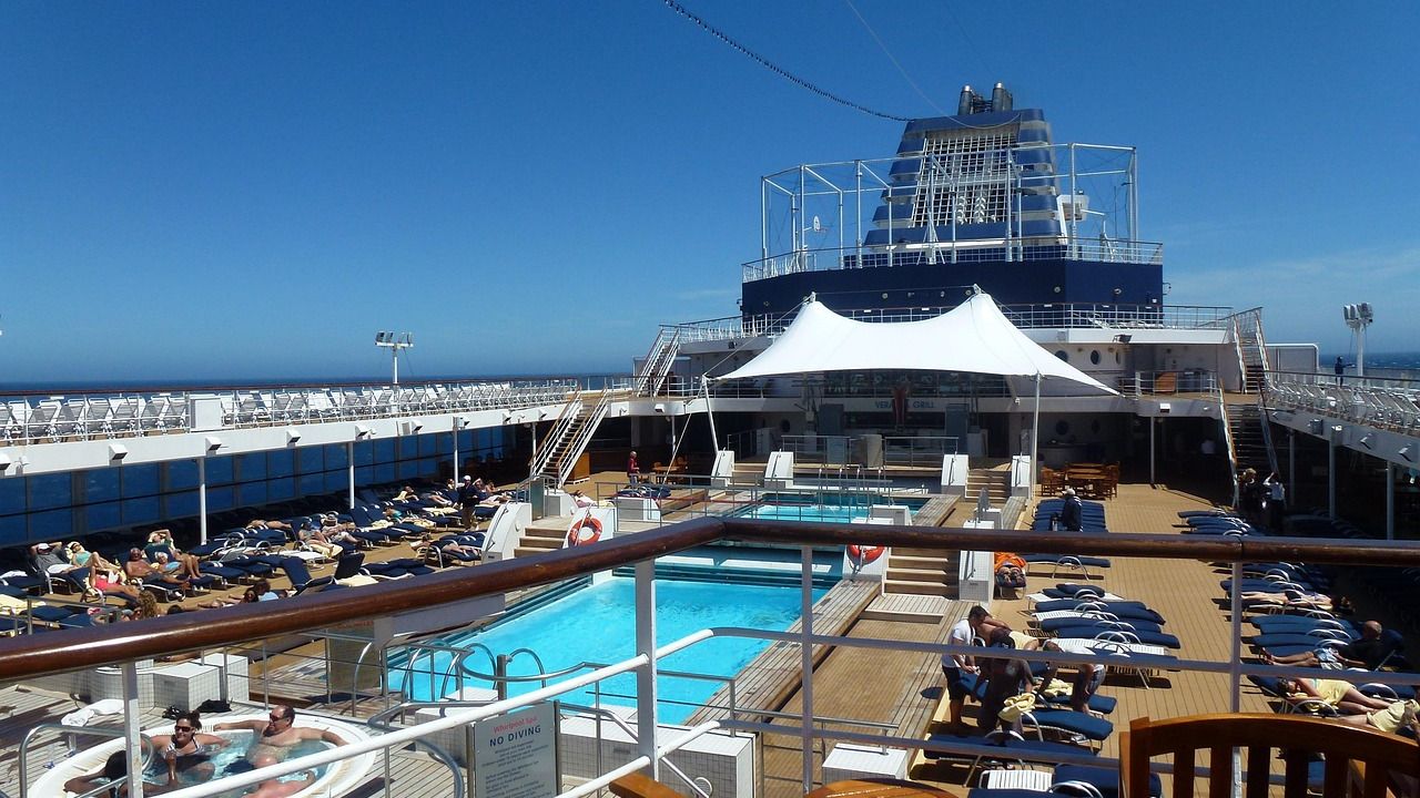 The "K-Shaped" Cruise Market: Why Mid-Range Lines Are Struggling While Ultra-Luxury is Booked Through 2028