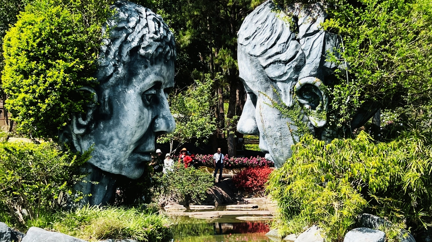 Sculpture Tunnel Dalat featured image
