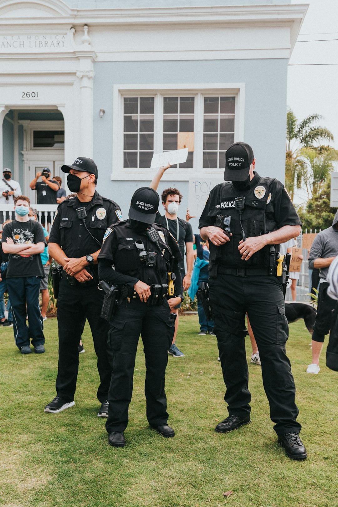 Mayor Bass has a new goal for the LAPD: Forget growing, just stop shrinking