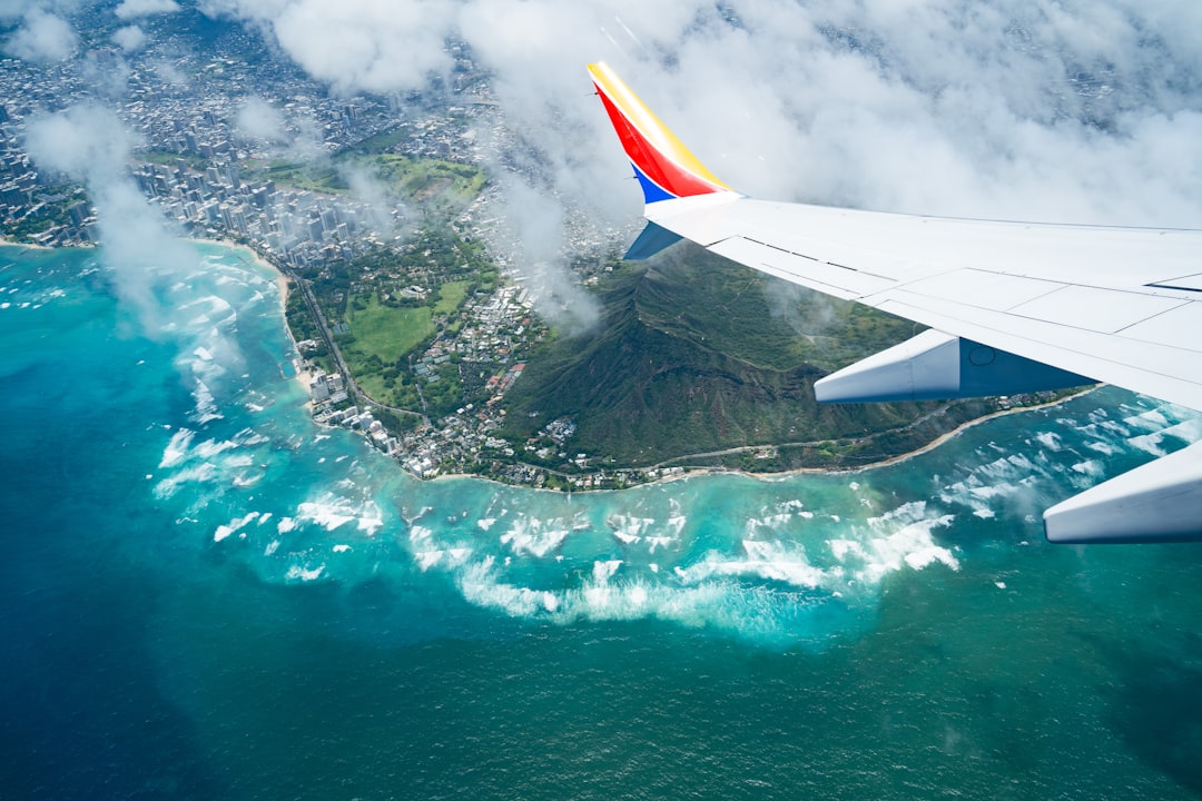 The best ways to travel to Hawaii with points and miles