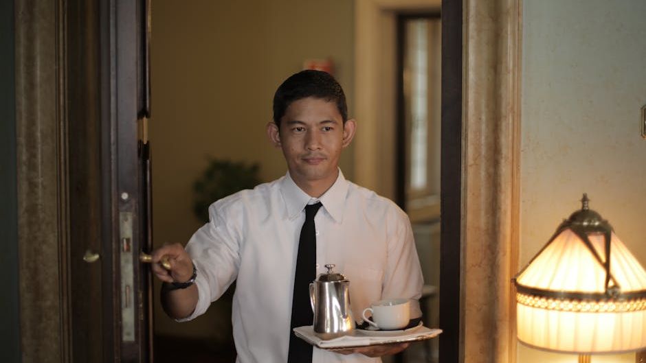 16 Things Hotel Staff Pick Up on Instantly at Check-In